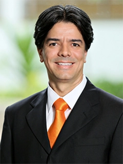 yunes headshot